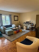 117 Lake Shore Rd, Unit #1 in Boston, MA - Building Photo - Building Photo