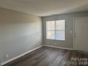 304 Hoskins Mill Ln in Charlotte, NC - Building Photo - Building Photo