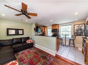 33 Pitt St, Unit 11 in Charleston, SC - Foto de edificio - Building Photo