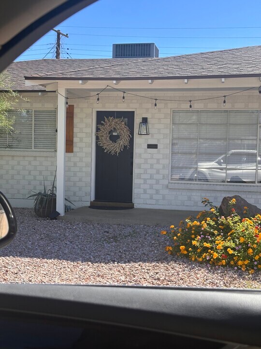 8143 E Whitton Ave in Scottsdale, AZ - Building Photo