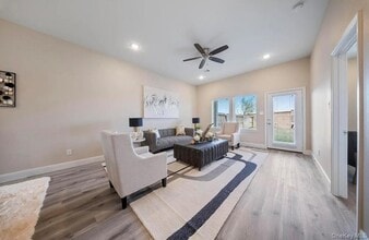 1113 5th Ave in New Hyde Park, NY - Building Photo - Building Photo