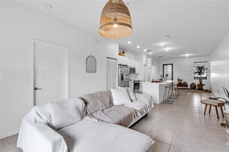 8175 NW 104th Ave in Doral, FL - Building Photo - Building Photo