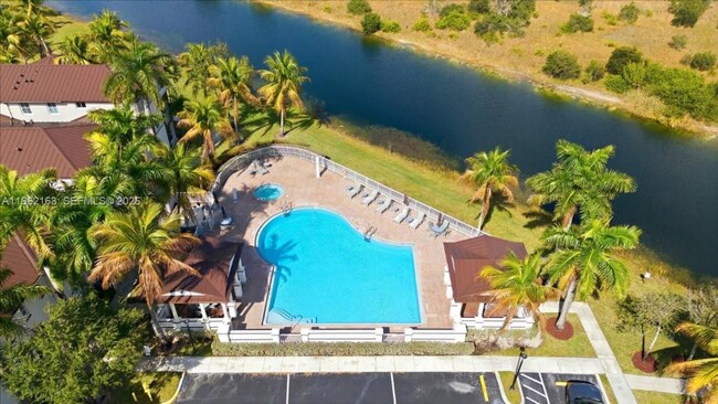 4435 SW 160th Ave in Miramar, FL - Foto de edificio - Building Photo