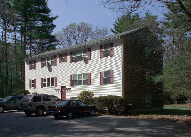 15 Hill St in Norton, MA - Foto de edificio - Building Photo