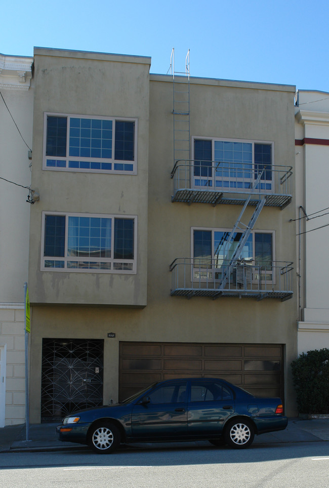 1707 Cabrillo St in San Francisco, CA - Building Photo - Building Photo