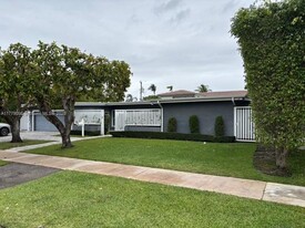 1951 NE 185th Ter in North Miami Beach, FL - Building Photo