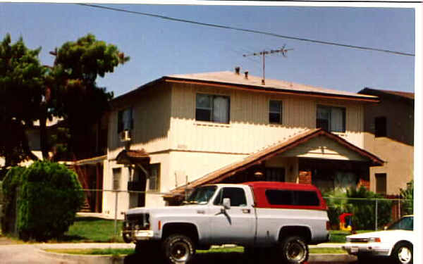 6853 Fulton Ave in North Hollywood, CA - Foto de edificio - Building Photo