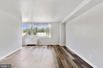 1900 Lyttonsville Rd in Silver Spring, MD - Building Photo - Building Photo