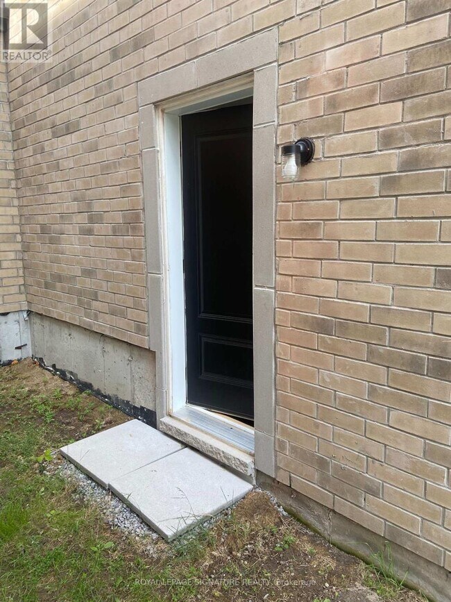 487-3-R487 Aztec Dr in Oshawa, ON - Building Photo - Building Photo