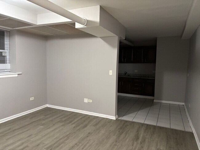 6220 S Eberhart Ave, Unit BE in Chicago, IL - Building Photo - Building Photo