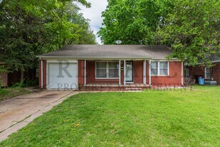 6114 E Rockwood Rd in Wichita, KS - Building Photo