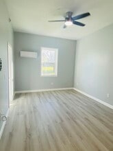 628 Hills Blvd in Port Orange, FL - Foto de edificio - Building Photo