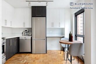 300 E 51st St in New York, NY - Building Photo - Building Photo