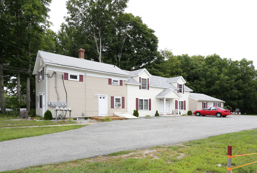 128 Broadway St in Colchester, CT - Foto de edificio