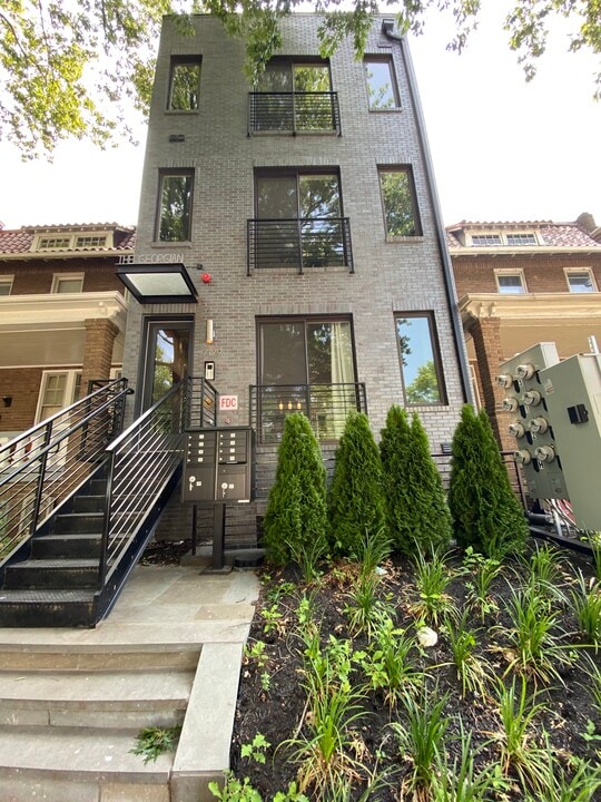 7129 Georgia Ave NW, Unit Unit 3 in Washington, DC - Building Photo
