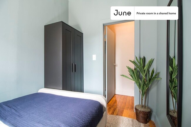 Private bedroom in 3 bed/1 bath Home in New York, NY - Building Photo - Building Photo