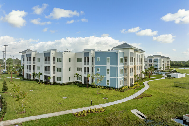 Aviva Port St. Lucie in Port St. Lucie, FL - Foto de edificio - Building Photo