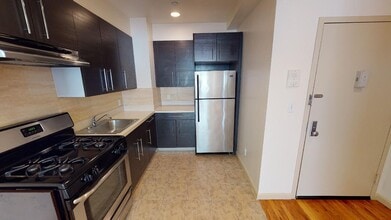 67-13 Austin Street in Forest Hills, NY - Foto de edificio - Building Photo