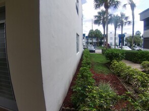 537 Normandy Ln in Delray Beach, FL - Building Photo - Building Photo