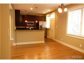 4101 Magnolia Ave, Unit 4101 202 in St. Louis, MO - Foto de edificio - Building Photo