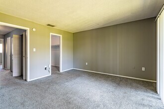 The Boulevard Apartments in Bradenton, FL - Building Photo - Interior Photo