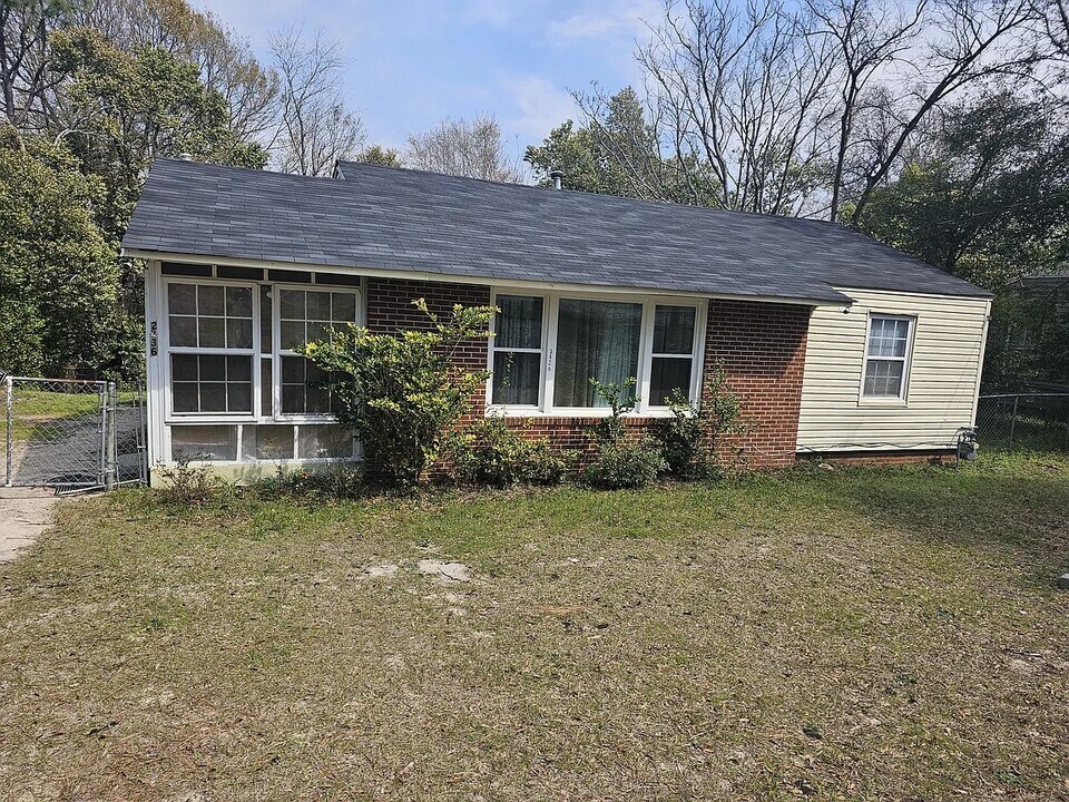 2436 Juniper Dr in Augusta, GA - Foto de edificio
