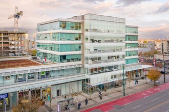 535-545 W Broadway in Vancouver, BC - Building Photo - Building Photo