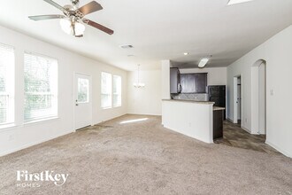 6714 Blimp Base Blvd in Hitchcock, TX - Building Photo - Building Photo