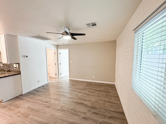 2737 E Glenrosa Ave in Phoenix, AZ - Building Photo - Building Photo