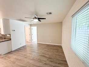 2737 E Glenrosa Ave in Phoenix, AZ - Building Photo - Building Photo