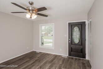 7415 Hallmark Dr in Louisville, KY - Building Photo - Building Photo