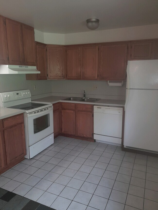 113 Raylinsky Rd in Ballston Lake, NY - Building Photo - Building Photo