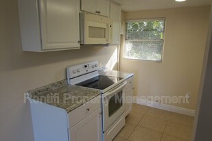 23025 Gulf Coast Ave in Punta Gorda, FL - Building Photo - Building Photo