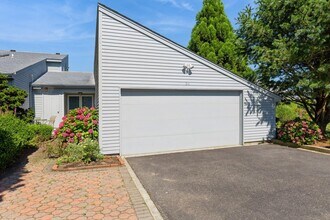 34 Harbor Dr in Blue Point, NY - Building Photo - Building Photo