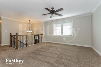 1018 NE Trailwood Dr in Lee's Summit, MO - Building Photo - Building Photo