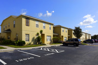 Kings Lake Townhomes in Gibsonton, FL - Foto de edificio - Building Photo