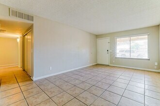 562 W Highland St in Chandler, AZ - Building Photo - Building Photo