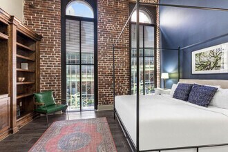 30 Baronne St in New Orleans, LA - Foto de edificio - Building Photo