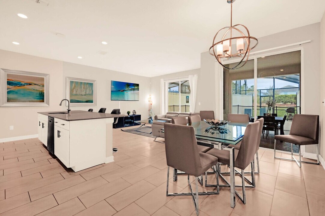 8935 Stinger Dr in Davenport, FL - Building Photo