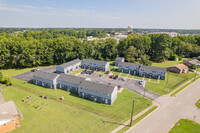 Cavalier Gardens in Portsmouth, VA - Foto de edificio - Building Photo