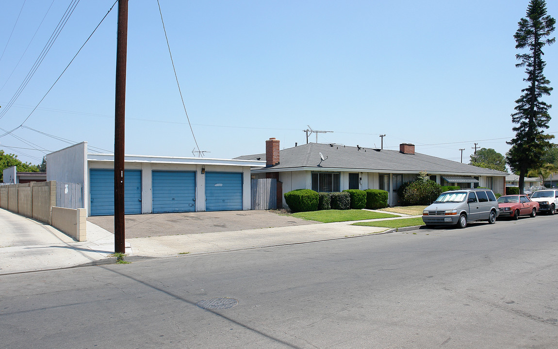 2155 S Mountain View Ave in Anaheim, CA - Building Photo