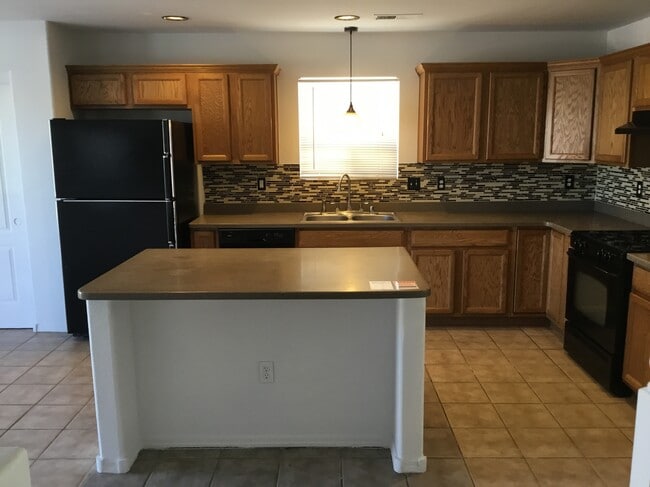 3833 Oasis Springs Rd NE in Rio Rancho, NM - Foto de edificio - Building Photo