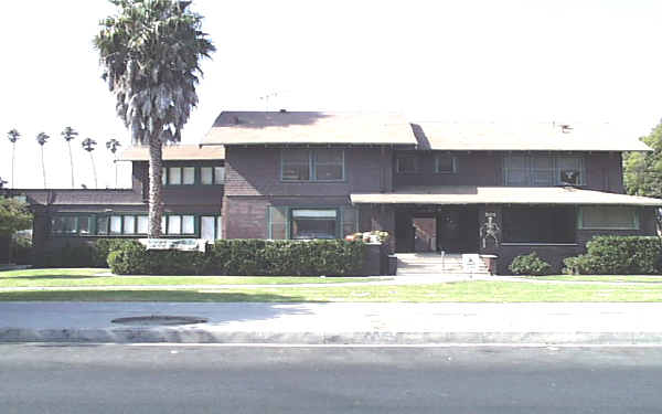 201 S D St in Oxnard, CA - Foto de edificio