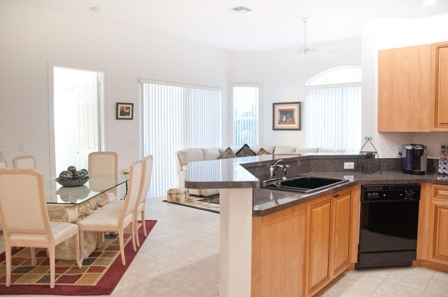 7684 Hummingbird Ct in West Palm Beach, FL - Building Photo - Building Photo