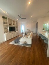 5705 Bryan Pky in Dallas, TX - Foto de edificio - Building Photo