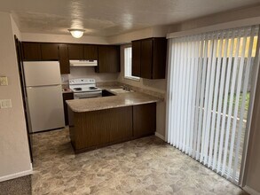 620 W Quinalt St in Springfield, OR - Building Photo - Building Photo