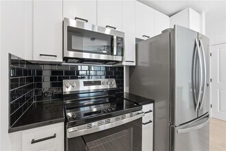 3324 Peachtree Rd NE in Atlanta, GA - Building Photo - Building Photo