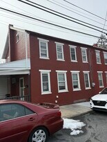 46-101 E Hummelstown St in Elizabethtown, PA - Building Photo