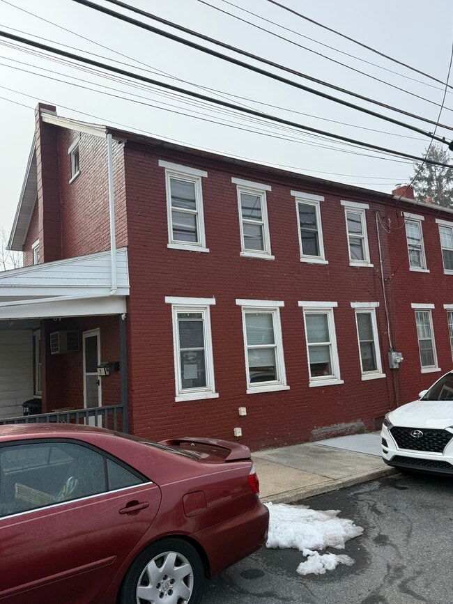 property at 46-101 E Hummelstown St