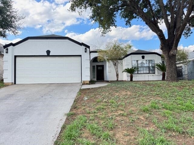 1226 St Patrick Dr in Laredo, TX - Building Photo